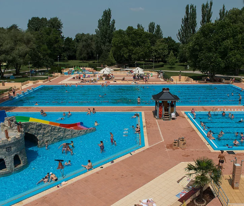 Érsekújvárban 90 ezer eurót költenek egy 50 méteres medence felújítására