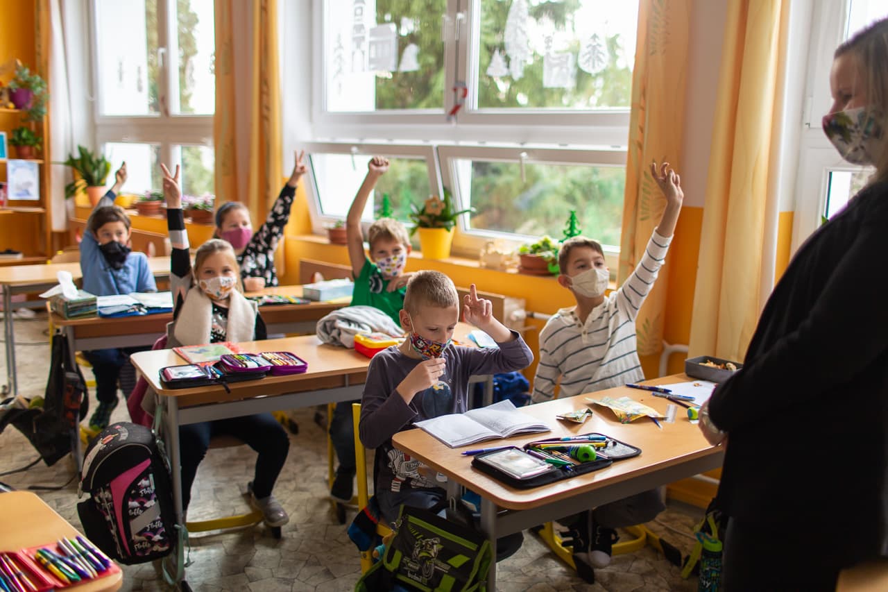 Teszteket és védőfelszereléseket kapnak a szlovákiai iskolák
