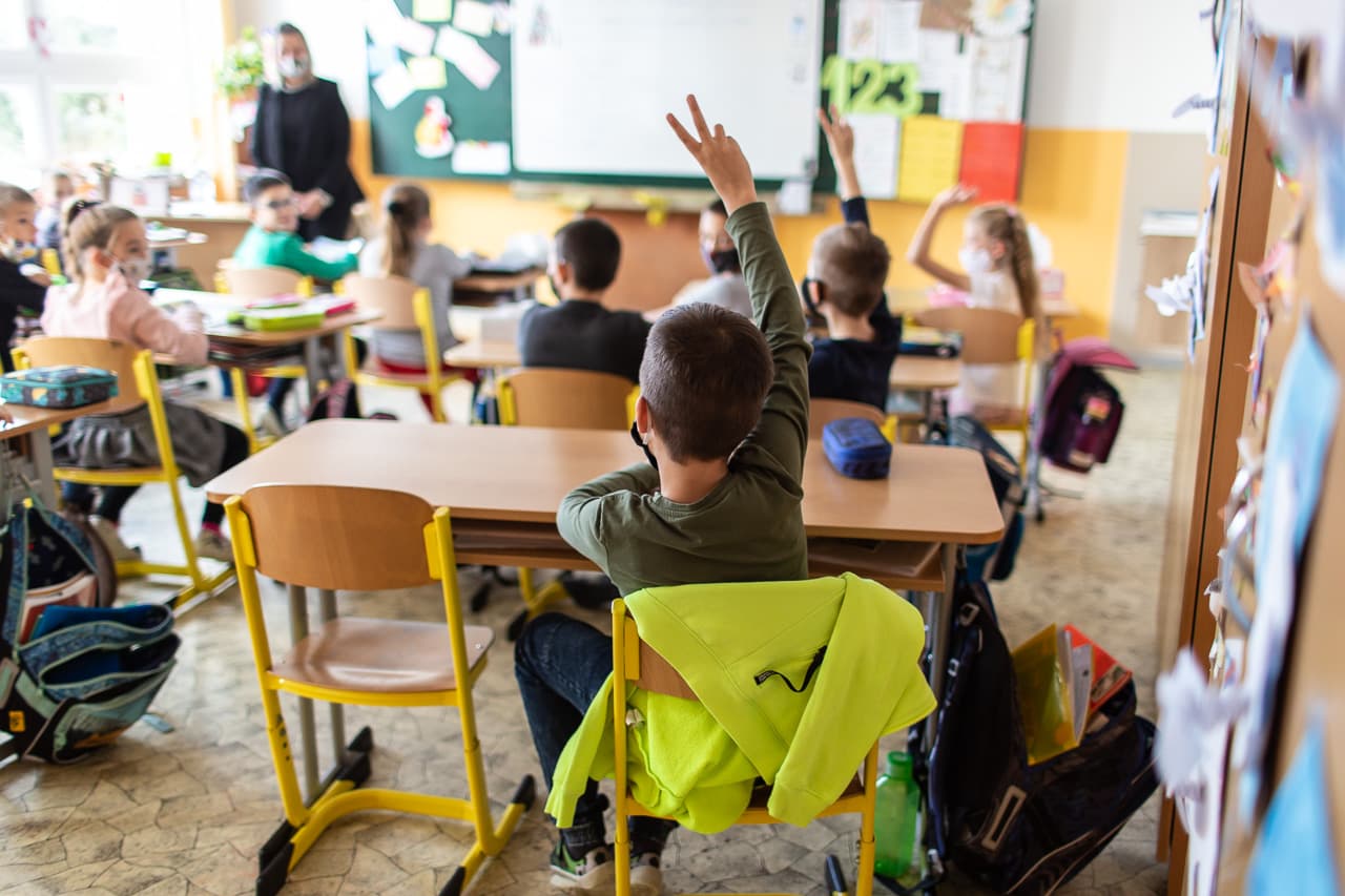 Korszerűsíti a minisztérium a magyar iskoláknak szánt módszertani segédanyagot