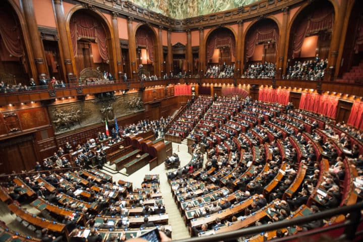 Elfogadta az olasz parlament a 2019-es költségvetést