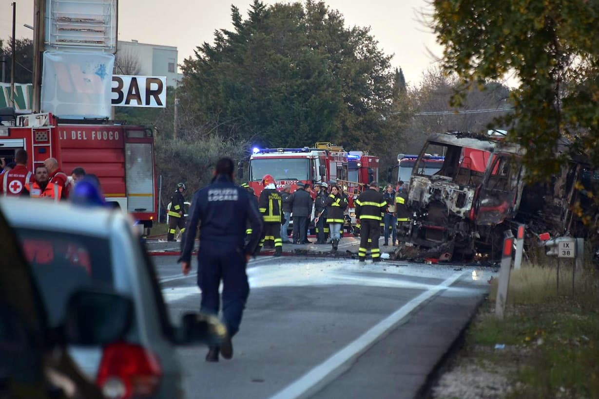 Gázszállító teherkocsi robbant fel egy olasz benzinkúton - ketten meghaltak!
