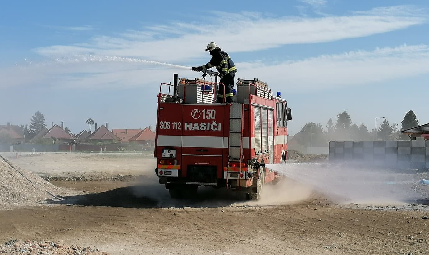 Hatalmas porviharral küzdöttek a somorjai önkéntes tűzoltók