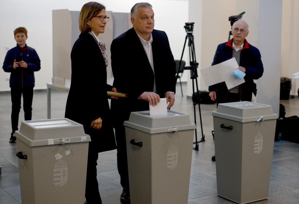 Minden szavazatot megszámoltak, maradt a Fidesz-KDNP-kétharmad, a Mi Hazánk újraszámlálást követel