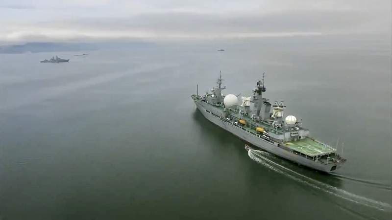 Figyelmeztető lövést adott le egy orosz hadihajó egy brit romboló felé a Fekete-tengeren