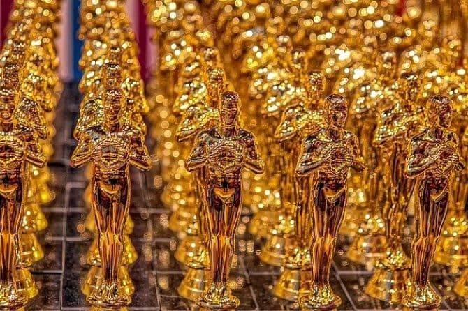 Lady Gaga, Chris Rock és Kevin Costner is díjat ad át az Oscar-gálán