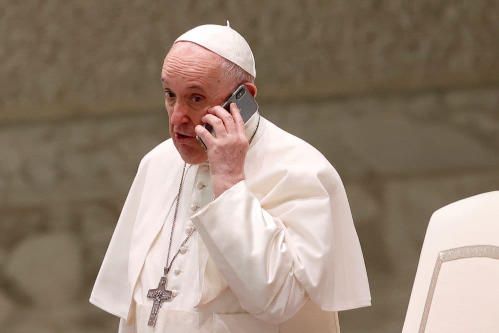 Ha nem akar botrányosan viselkedni a pápa előtt, a vele való találkozáskor Čaputová nem húz fel fehér ruhát