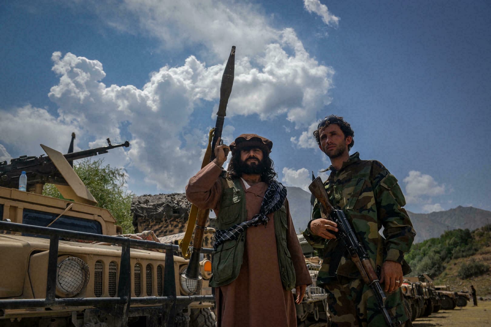 Súlyos pofont kaptak és meghátráltak a tálibok az utolsó ellenálló afgán tartományban!