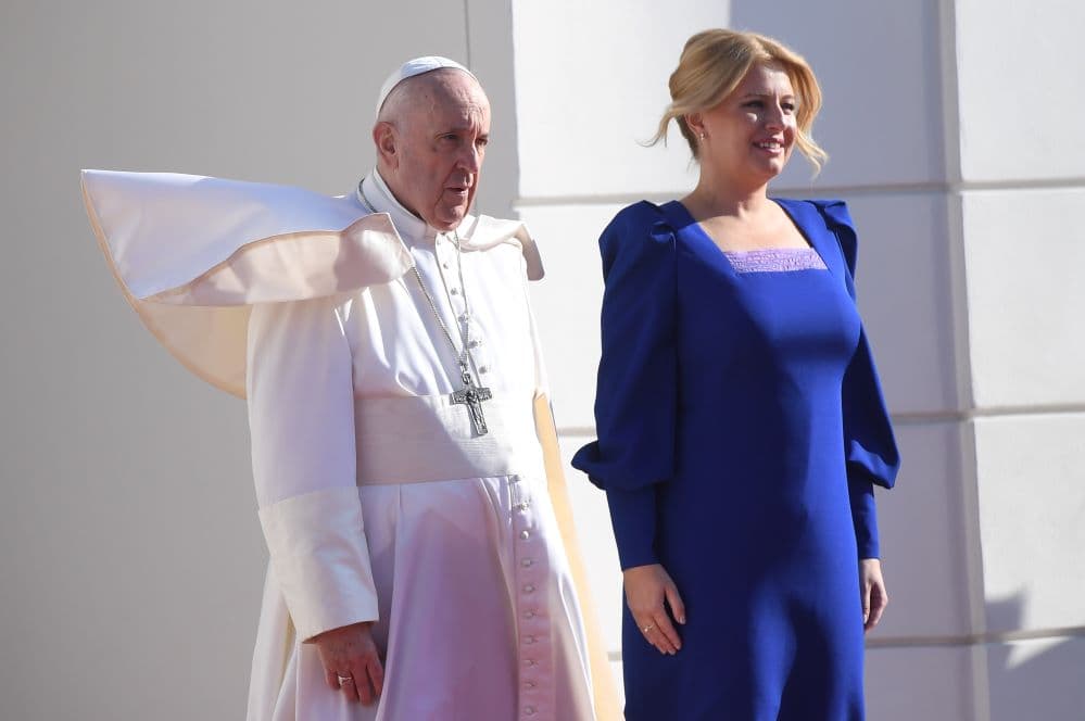 Már Čaputovánál jár a pápa, aki sok időt adott a szlovák államfőnek 