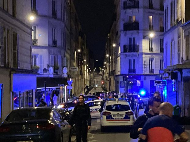 Kávézóba rohant egy gépkocsi Párizsban, egy ember meghalt