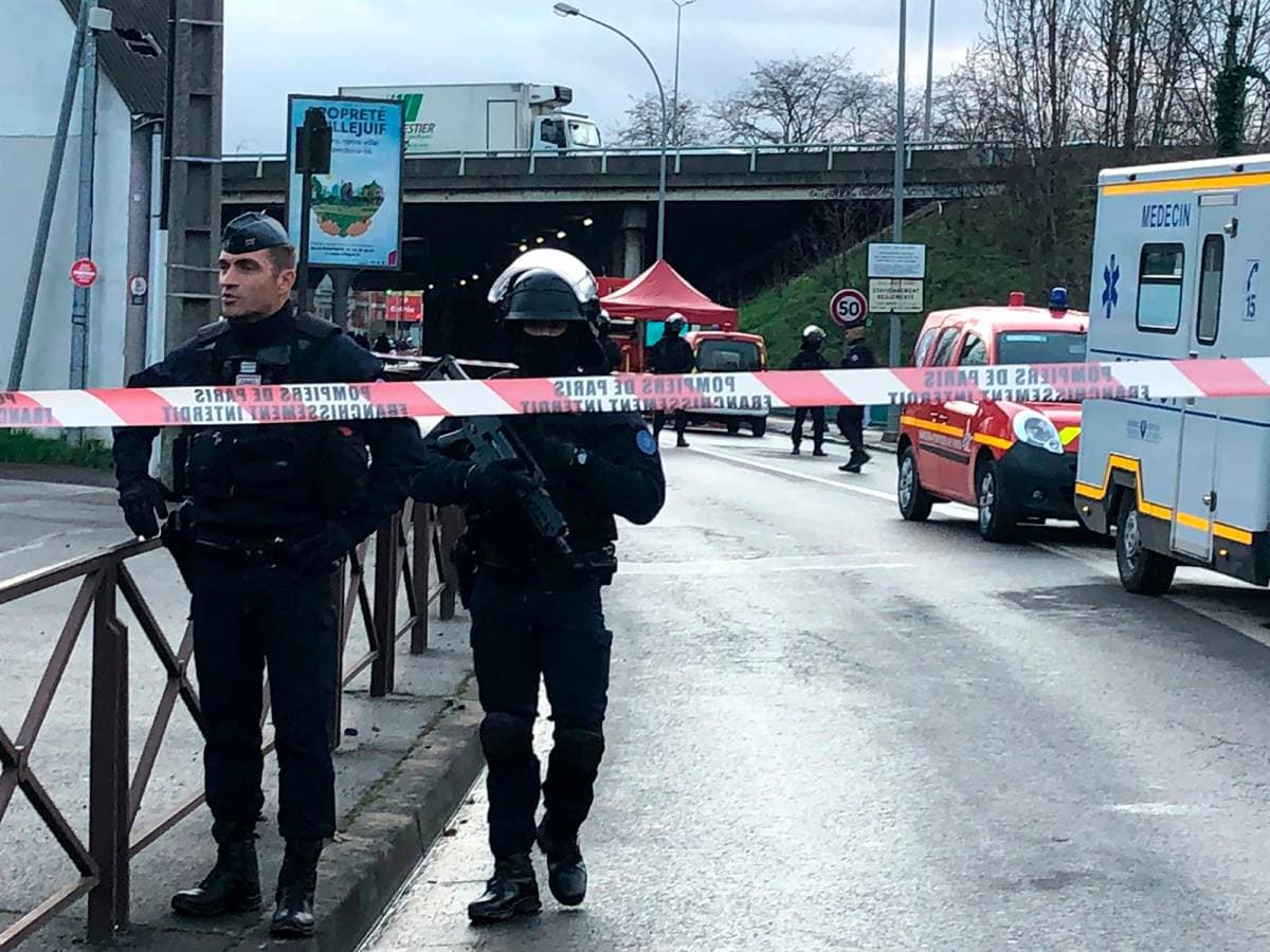 Terrorcselekménnyé minősítették a párizsi késelést, mely során egy ember meghalt
