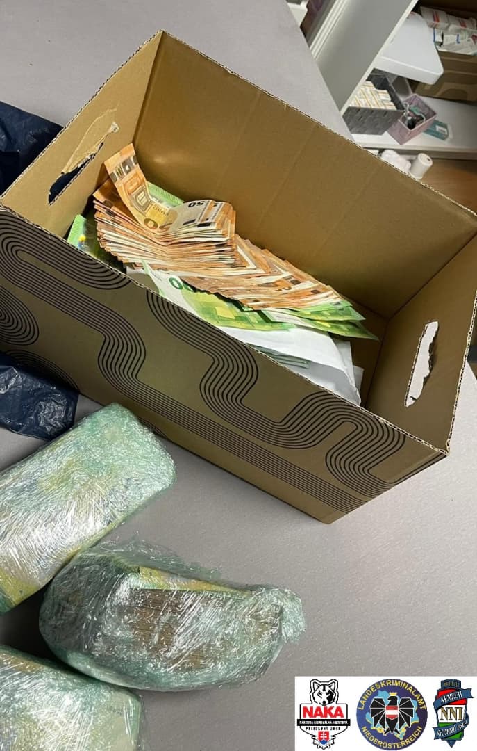 Több mint száz kilogramm kokaint szállítottak Szlovákiába drogkartelleken keresztül – a szlovák-magyar rendőri akció részletei