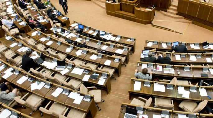 Mivel Kotleba vírusos lett, ma letesztelik az összes parlamenti képviselőt