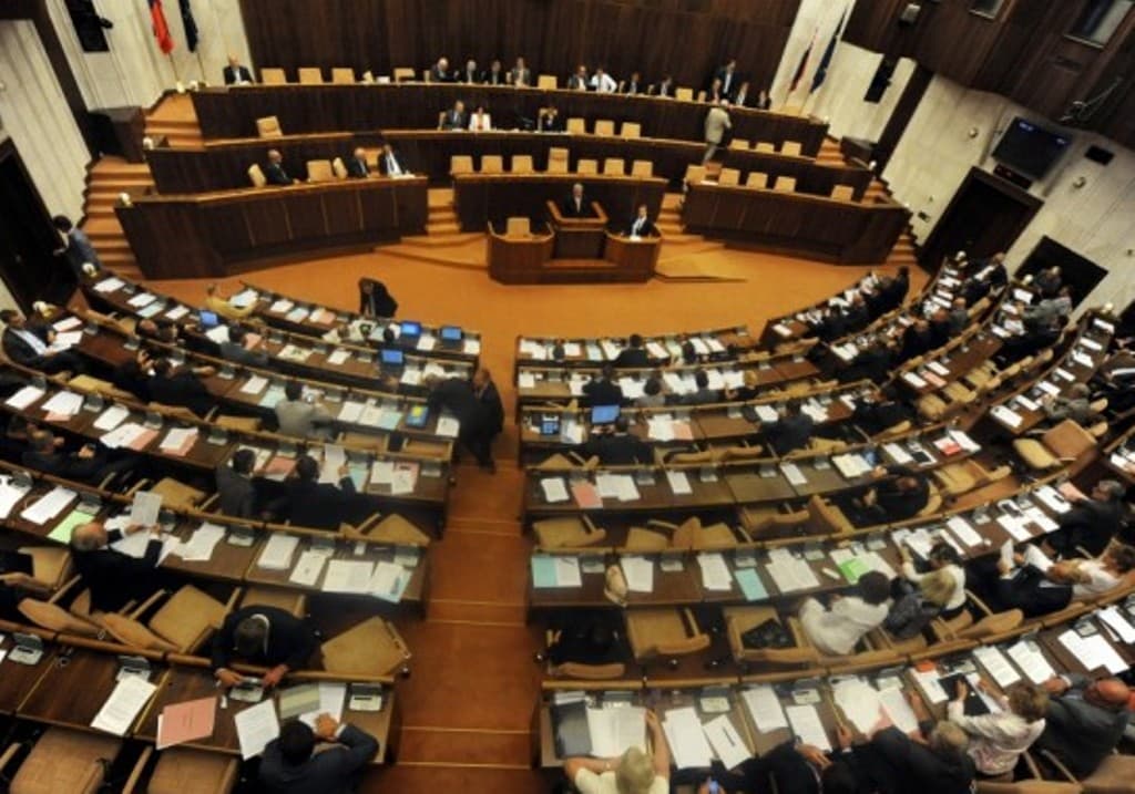 Az alkotmánybíró-jelöltek választására április 3-án kerül sor