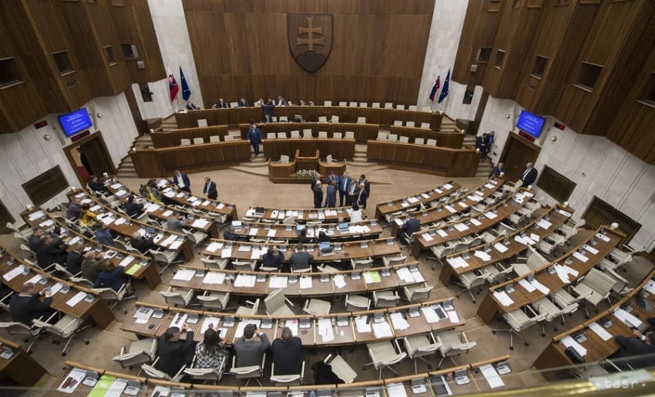 A parlament jóváhagyta a Munka törvénykönyve módosítását