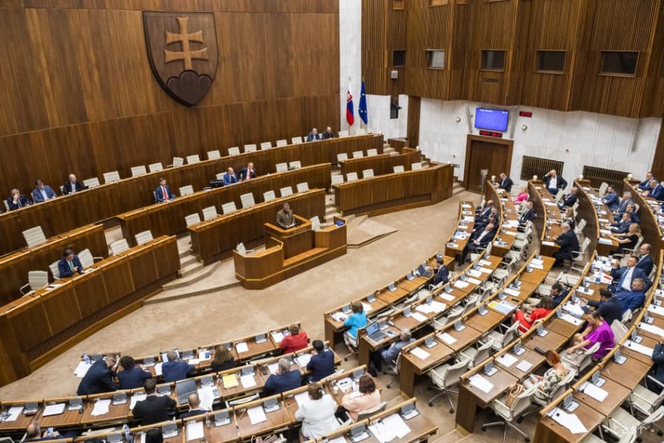Elfogadta a parlament a Smer-SD határozati javaslatát
