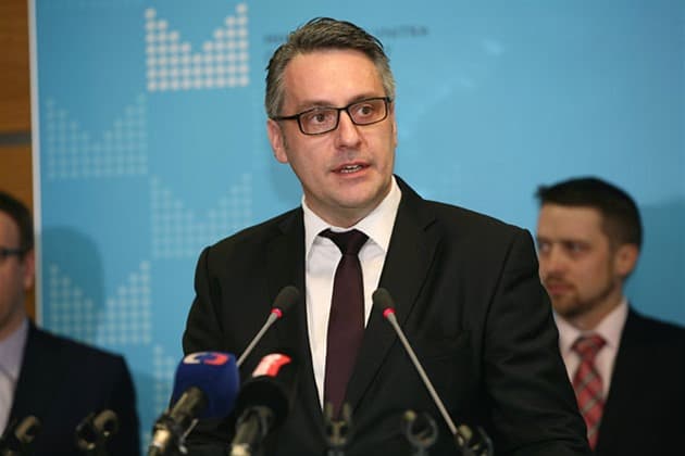 Újabb cseh miniszter diplomamunkája vitatható, lemondták a szlovákiai látogatását