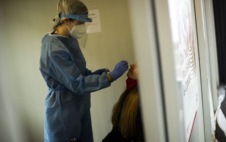 Koronavírus - Ausztriában március végéig ingyenesek maradnak a koronavírustesztek