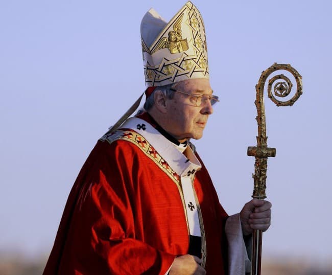 Pedofília miatt vádat emeltek a Vatikán kincstárnoka ellen