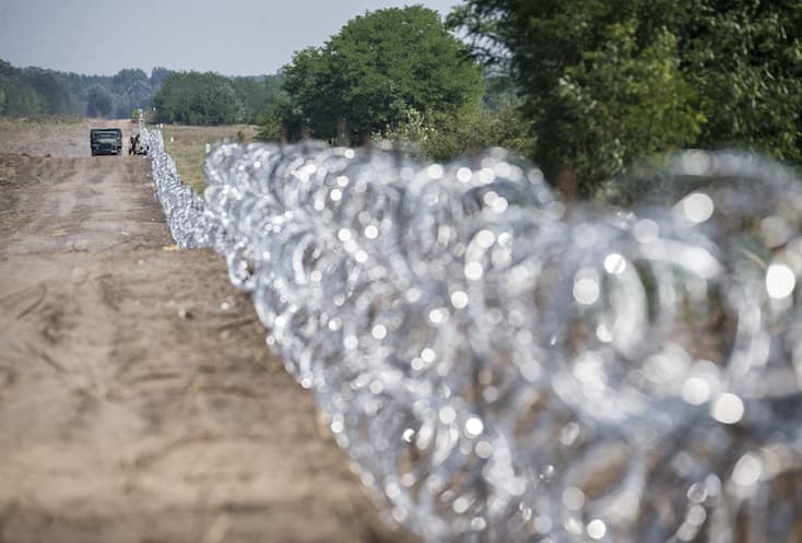 Ennyit ér a pengés drótkerítés a szerb-magyar határon