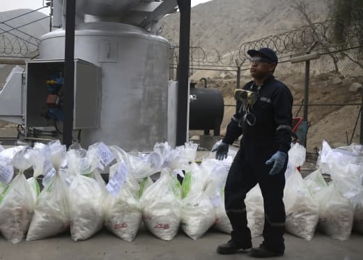 Több mint húsz tonna kábítószert semmisítettek meg Peruban