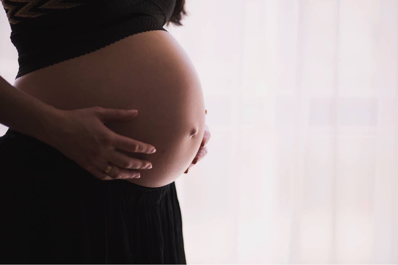 Koronavírus - A fertőzött várandósoknál nagyobb a kockázata a halvaszületésnek