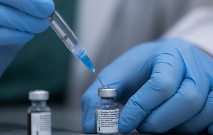 Már tudni, hányan adatták be a harmadik adag koronavírus elleni védőoltást