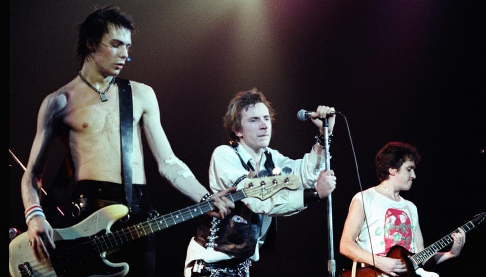 Sorozat készül a Sex Pistols gitárosának visszaemlékezéseiből 