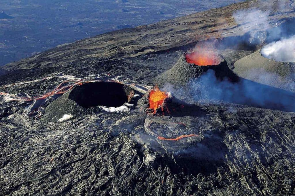 Kitört egy vulkán a francia Réunion szigetén