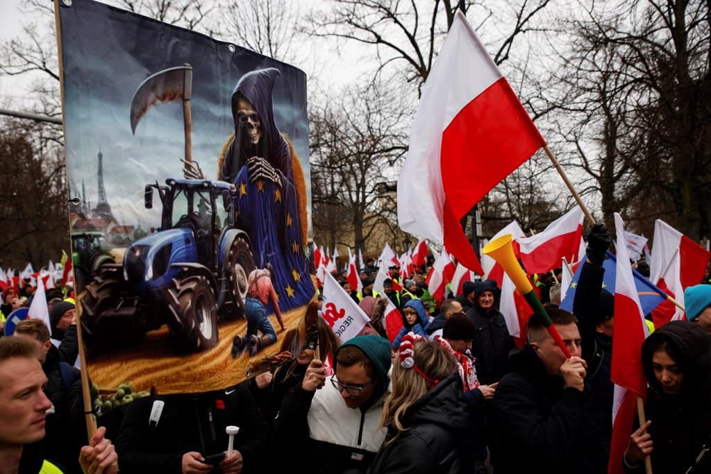 Összetűztek a rendőrökkel a varsói gazdatüntetés résztvevői