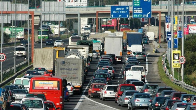 Újabb parkolókat és buszsávokat létesítenek Pozsonyban a forgalomkorlátozás miatt