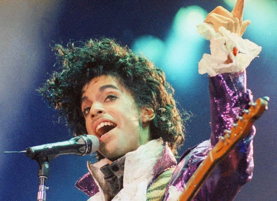 A két éve elhunyt Prince memoárjai októberben jelennek meg