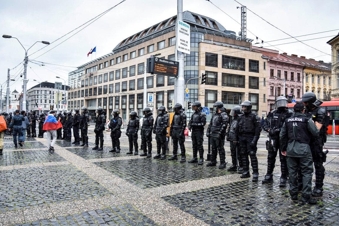 A rendőrség szabadon engedte a demonstrálókat, köztük Marek Kotlebát