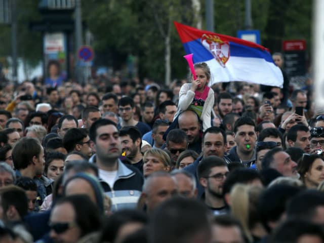 Hatodik hete tüntetnek a szerb elnök ellen Belgrádban