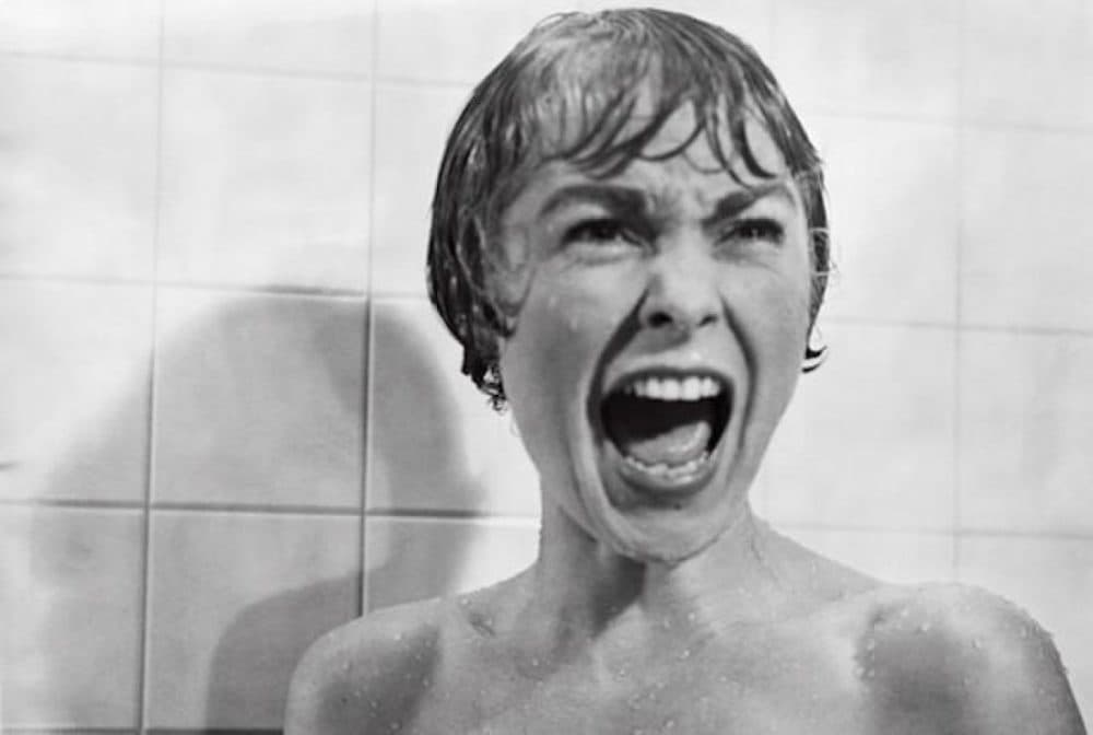 Hatvan magyar színésznővel forgatták újra a Psycho híres zuhanyjelenetét – VIDEÓ 