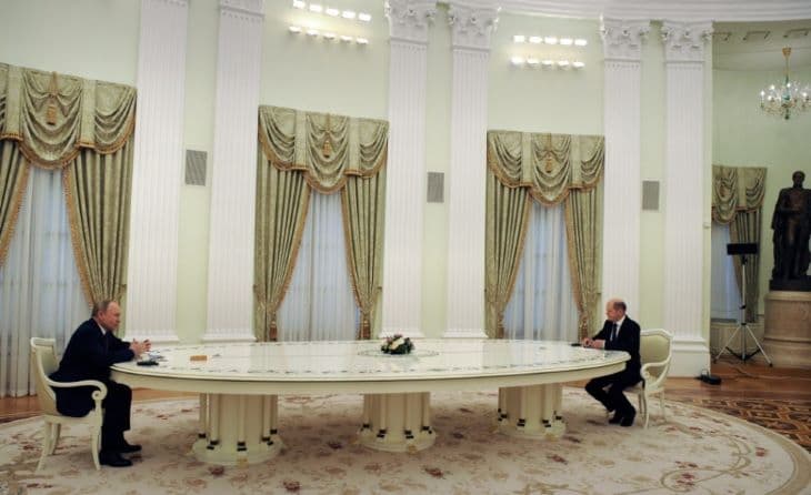 Putyin és Scholz az orosz-ukrán tárgyalásokról és humanitárius ügyekről folytatott eszmecserét