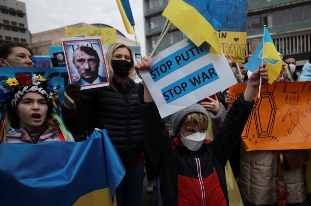 Erős az ellenállás, keményen dacolnak az ukránok az orosz túlerővel szemben, lelassulni látszik az agresszor előrenyomulása - PERCRŐL PERCRE