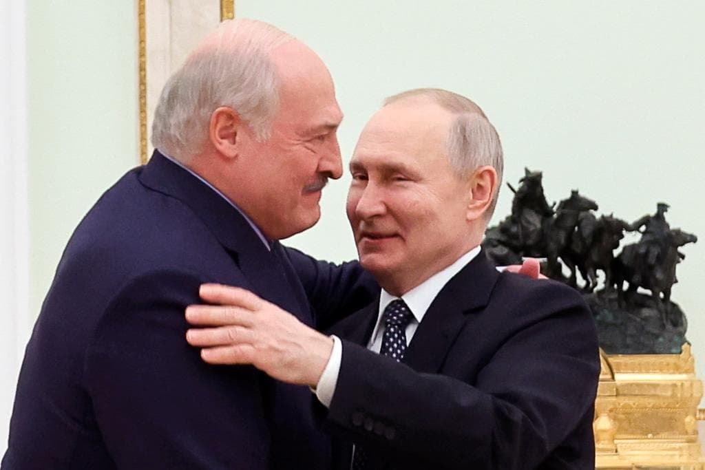 A Kreml szóvivője szerint Putyin és Lukasenka nem tárgyalt hadászati atomfegyverek telepítéséről