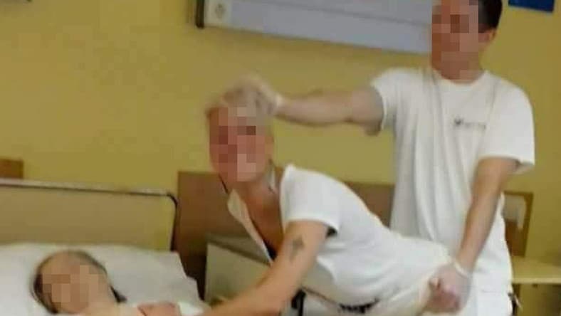 Megszólaltak a magyar ápolók, akik egy beteg néni mellett "szexeltek"