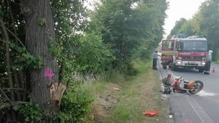 TRAGÉDIA: Autóval ütközött a 34 éves motoros, majd egy fának csapódott, nem élte túl