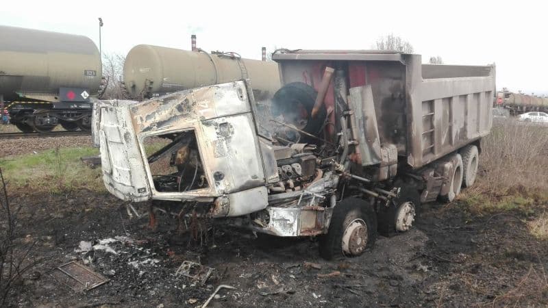 HALÁLOS BALESET: Tehervonat és teherautó ütközött, utóbbi sofőrje meghalt