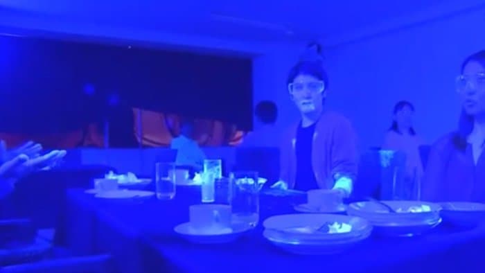 Sokatmondó videó: ilyen gyorsan terjedhet el a koronavírus egy étteremben