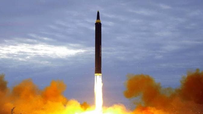 Észak-Korea megint rakétákat köpködött a tengerbe