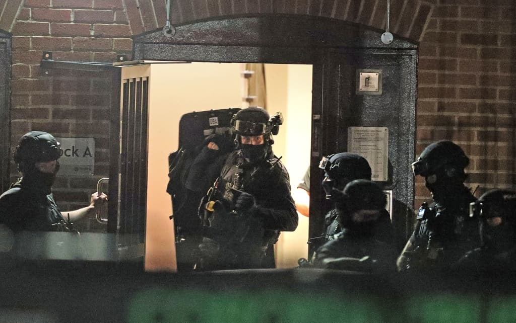 Terrorcselekménynek minősítette a rendőrség az angliai késeléses támadást