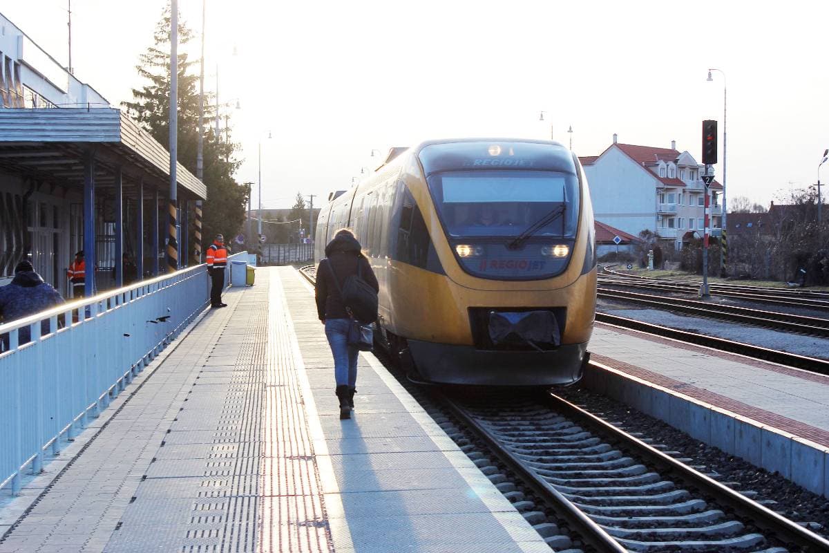 Indul a vasúti liberalizáció, hamarosan pályázatot hirdetnek a Pozsony-Komárom vonalra is