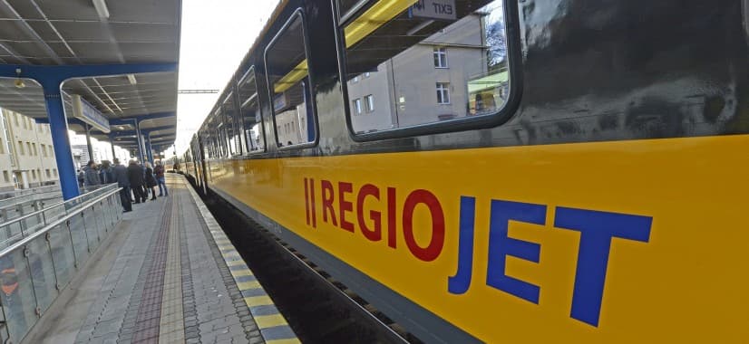 Koronavírus-gyanús pácienst vittek le a RegioJet vonatáról Pozsonyban