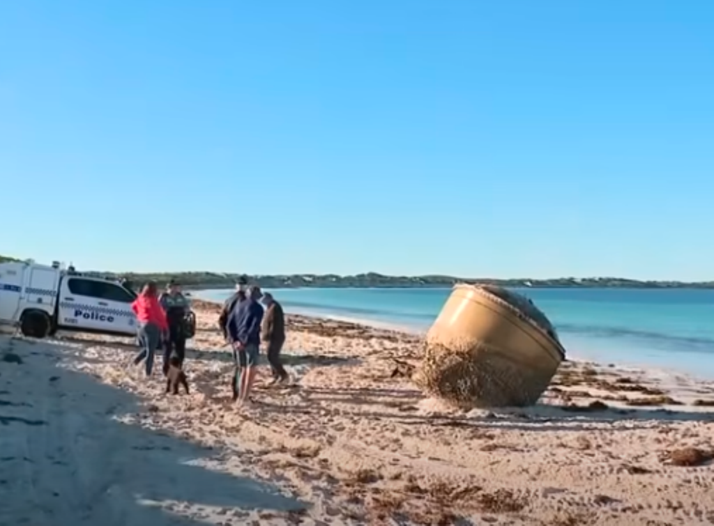 Kiderült, mi lehet az a rejtélyes valami, amit a tenger partra mosott Ausztráliában (VIDEÓ)