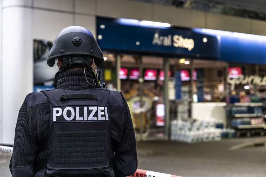 Agyonlőttek két rendőrt egy közúti ellenőrzés közben Németországban – hajtóvadászat indult!