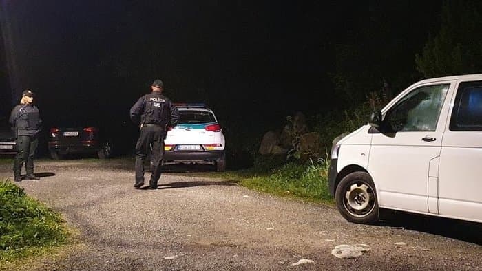 Órát, nyakláncot, mobilt és pénzt rabolt a Csorba-tónál lövöldöző férfi