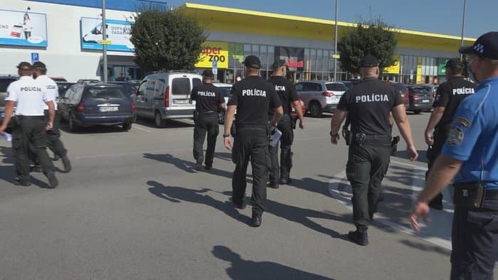 Rendőrök lepték el az érsekújvári diszkókat és üzleteket