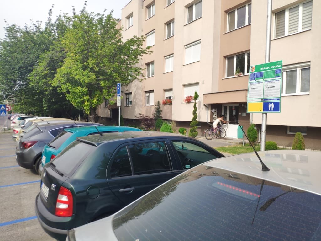 Október 1-jére tolták ki a dunaszerdahelyi lakótelepi parkolóreform ellenőrzését, de vajon addigra mindenki megérti?